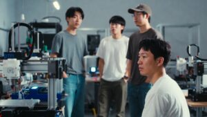 DTMについて話し合う日本の若者