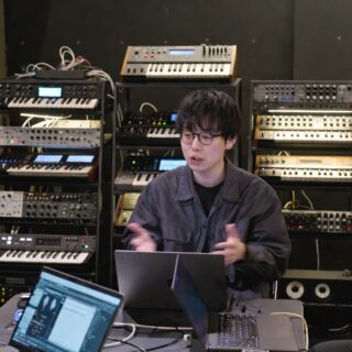 DTMの意見交換をする日本の若者